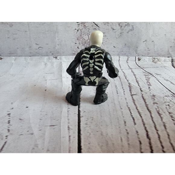 FORTNITE BATTLE ROYALE COLLECTION SKULL TROOPER 2" Figure Epic Games Moose 2018 - Picture 5 of 5